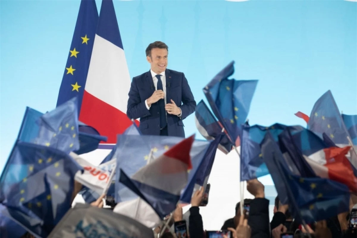 Tổng thống Pháp Emmanuel Macron dẫn đầu vòng 1