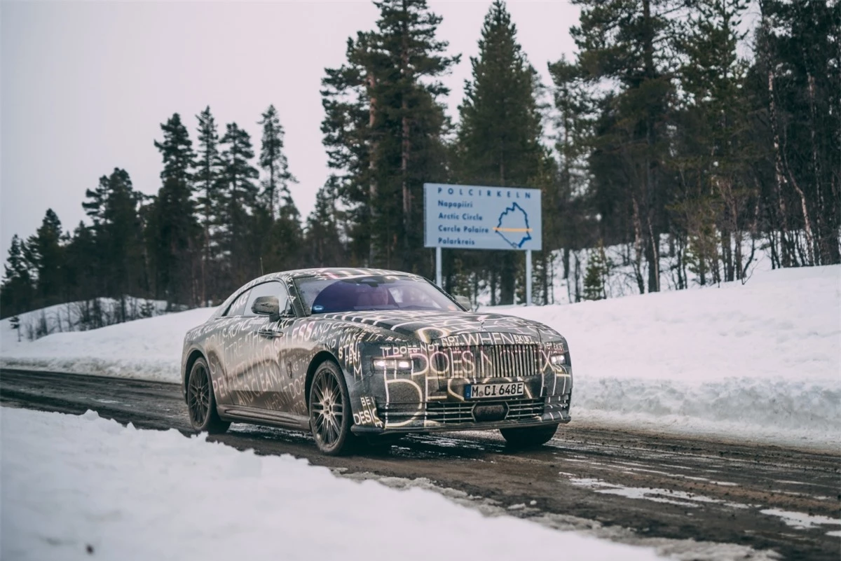 2024-rolls-royce-spectre-winter-7.jpg