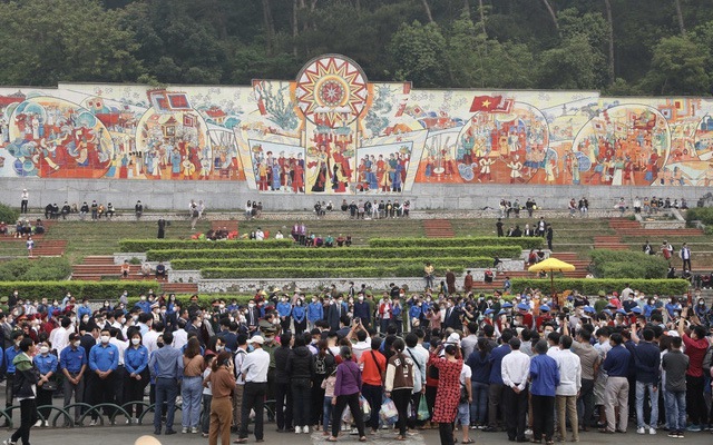 500.000 lượt khách về Đền Hùng 2 ngày cuối tuần