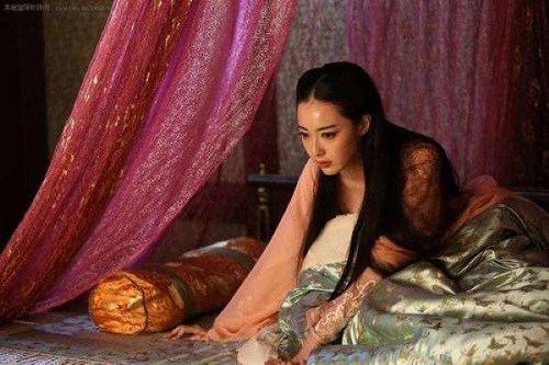 Để tránh thị tẩm với Hoàng đế khi đến ngày đèn đỏ, các phi tần ứng phó ra sao?