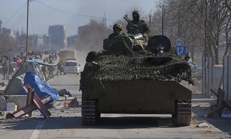 EU kêu gọi gửi vũ khí cho Ukraine, lãnh đạo ly khai Ukraine tuyên bố lực lượng DPR đã kiểm soát cảng Mariupol