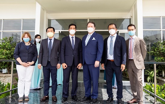 Tân đại sứ Hoa Kỳ tại Việt Nam thăm nhà máy sữa Vinamilk tại Cần Thơ 