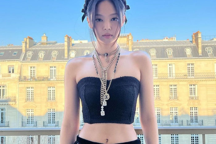 Jennie 'khuấy đảo' Paris bằng những trang phục 'không khoe triệt để eo thon đời không nể'