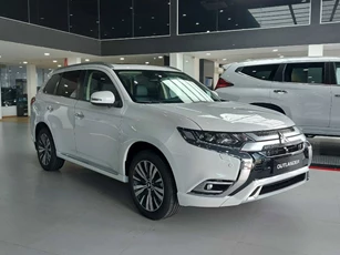Bảng giá xe Mitsubishi tháng 4/2022: Ưu đãi hấp dẫn