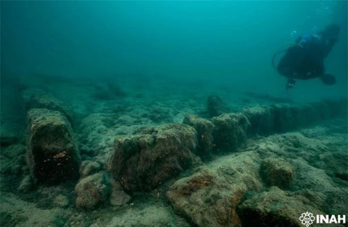 Phát hiện thành phố ma dưới nước, giữa miệng núi lửa 84.000 năm - Ảnh 1.