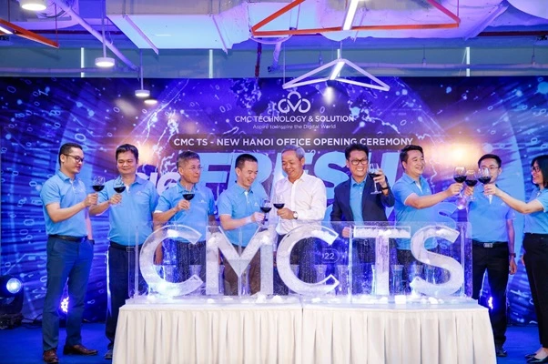 CMC TS kỷ niệm 3 năm hợp nhất và khai trương văn phòng mới tại Toà nhà CMC, Duy Tân, Hà Nội.