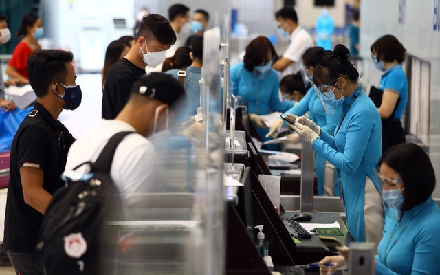 Cục Hàng không đề xuất tăng giá trần vé máy bay