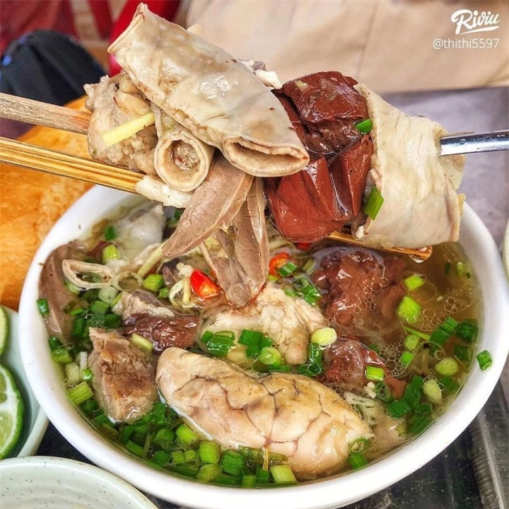 Huyết chưng lòng heo: Món ngon lạ miệng của người Hoa cực hút khách ở Sài Gòn - 1