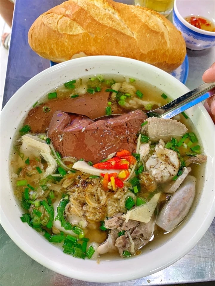 Huyết chưng lòng heo: Món ngon lạ miệng của người Hoa cực hút khách ở Sài Gòn - 4
