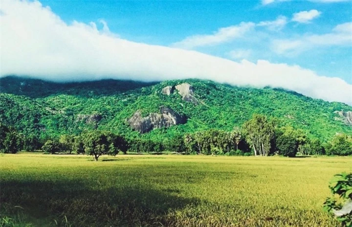 Ngọn núi đẹp bậc nhất vùng đất Thất Sơn - nơi ngắm toàn cảnh mây trời cực chill - 3