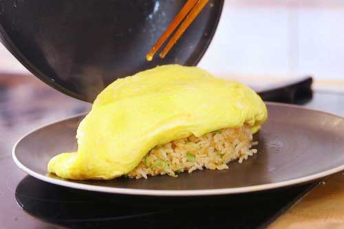 Món cơm chiên nổi tiếng của Nhật Bản đưa việc chiên trứng lên một tầm cao mới