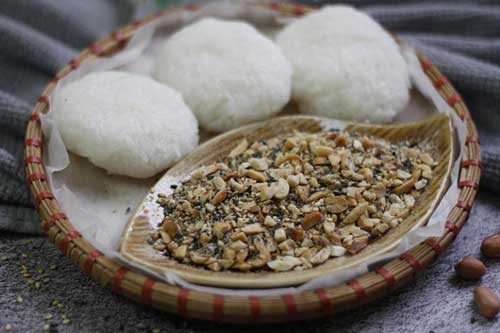 Cơm nắm muối vừng: Món ăn của một thời thiếu thốn, giờ là quà quê nơi thành phố