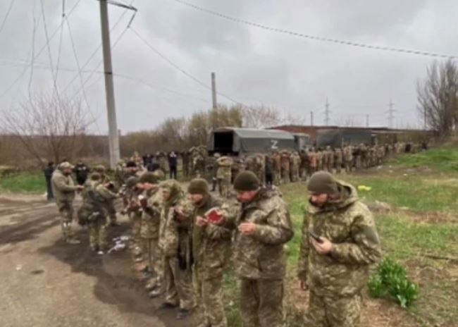 Hơn 1.000 lính thủy đánh bộ Ukraine ra đầu hàng ở Mariupol - Chưa từng có