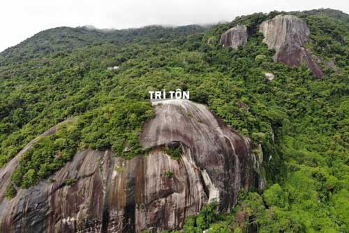 Ngọn núi đẹp bậc nhất vùng đất Thất Sơn - nơi ngắm toàn cảnh mây trời cực chill