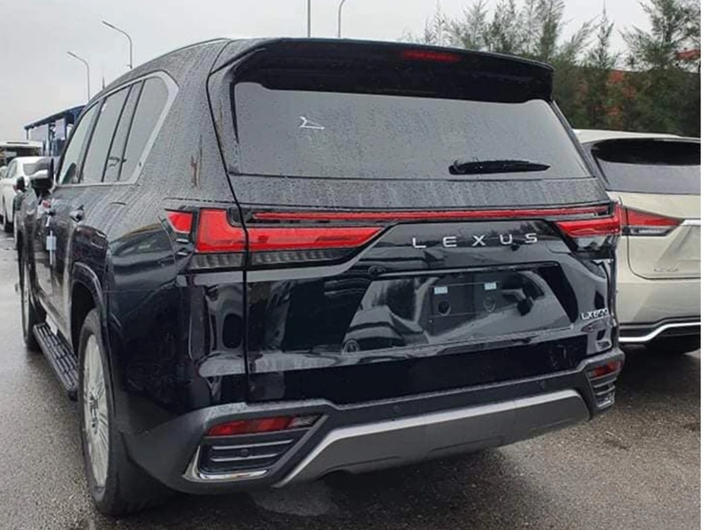 Lexus LX600 2022 xuất hiện tại sân bay Hòa Lạc, ra mắt vào tuần sau?