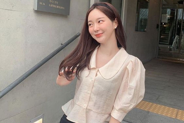 Gợi ý những outfit mặc đẹp cho chị em vào những ngày thời tiết ẩm ương 'khó chiều'