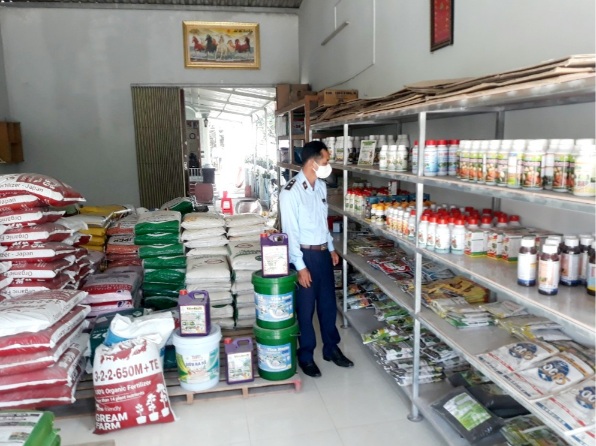 Tiền Giang: Trình xử phạt 1 cửa hàng kinh doanh phân bón giả hơn 60 triệu đồng
