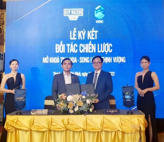 Lễ ký kết thỏa thuận hợp tác ( MOU) giữa CLB VIENC  và các thương hiệu nước ngoài