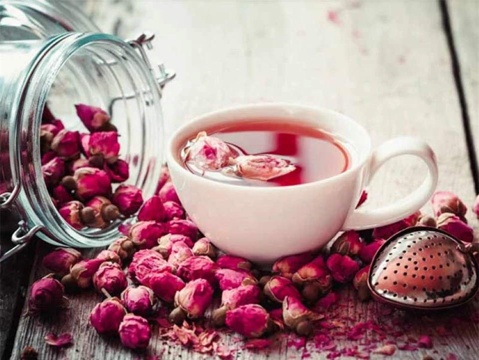 9 tác dụng tuyệt vời của trà hoa hồng với sức khỏe
