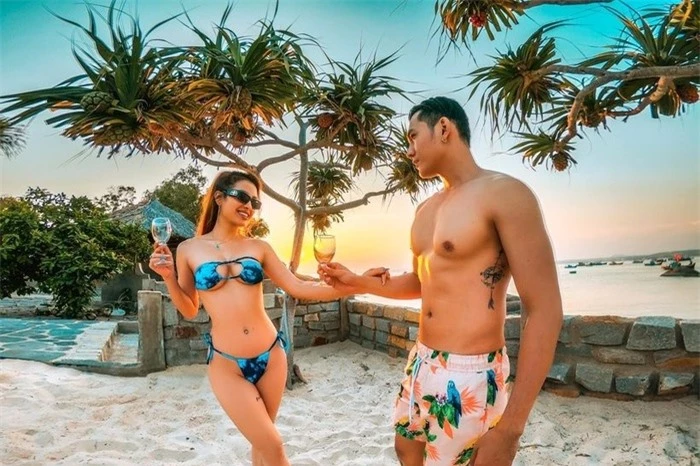 Phương Trinh Jolie đích thị là 'nữ hoàng bikini' chăm chỉ khoe dáng nhất Vbiz