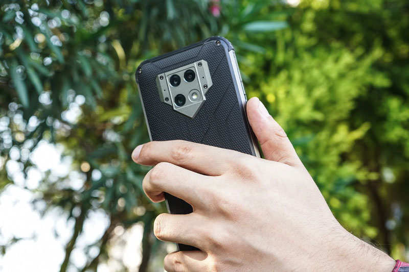 Smartphone ‘nồi đồng cối đá’, RAM 6 GB, pin 6.580 mAh, giá 9,9 triệu