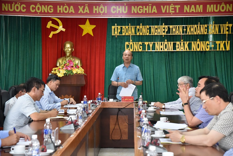 Chủ tịch Hội đồng thành viên Tập đoàn Công nghiệp Than - Khoáng sản Việt Nam Lê Minh Chuẩn phát biểu chỉ đạo.