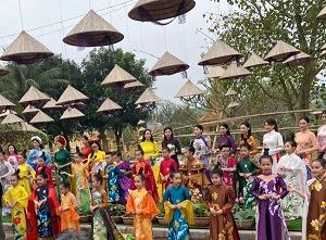 Triển lãm “Sen trong đời sống văn hóa Việt”