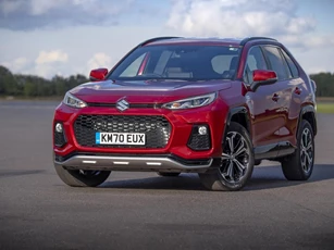 Suzuki Across 2022 - SUV cỡ C chỉ tiêu thụ 1 lít xăng/100 km, giá 1,39 tỷ đồng