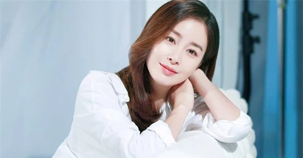 Sắp bước sang tuổi 42, 'ngọc nữ' Kim Tae Hee vẫn sở hữu làn da không tuổi nhờ 5 bí quyết 0
