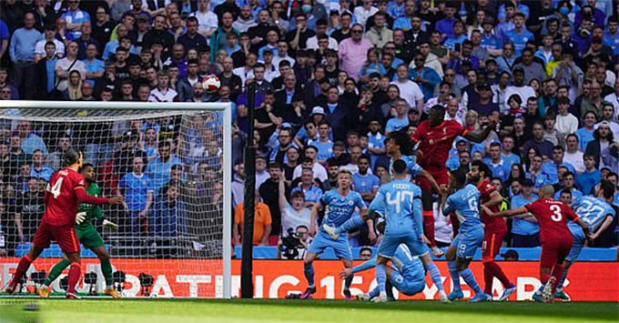 Liverpool bùng nổ hiệp 1, Man City vỡ mộng 'ăn ba'