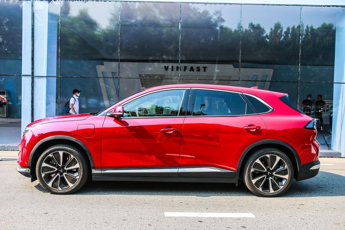 Những hình ảnh đầu tiên của VinFast VF 8 tại Việt Nam