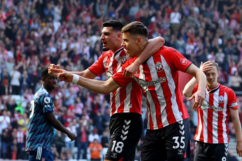 Southampton giành chiến thắng tối thiểu trước Arsenal.