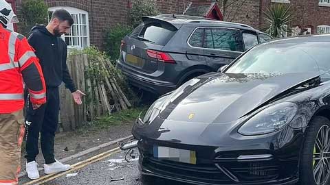 Bruno Fernandes gặp tai nạn với chiếc Porsche Panamera 94.000 bảng