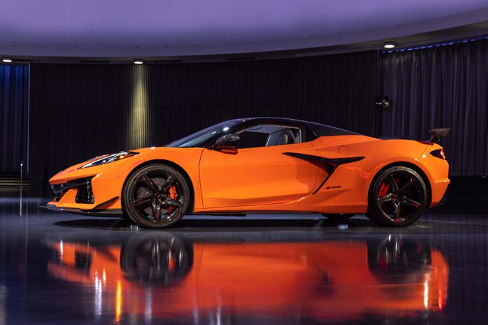 Chiếc Chevrolet Corvette Z06 Convertible đầu tiên được bán với giá 1 triệu USD