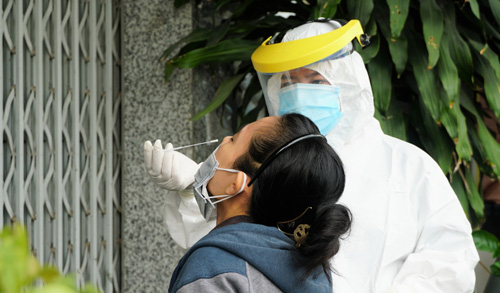 Hà Nội chỉ còn hơn 1.000 ca COVID-19 mới trong ngày 19/4