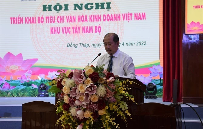 Ông Đoàn Tấn Bửu - Phó Chủ tịch UBND tỉnh Đồng Tháp phát biểu tại hội nghị.
