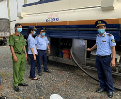 Cần Thơ: Xử phạt 30 triệu đồng một doanh nghiệp chuyển tải xăng dầu không đúng nơi quy định