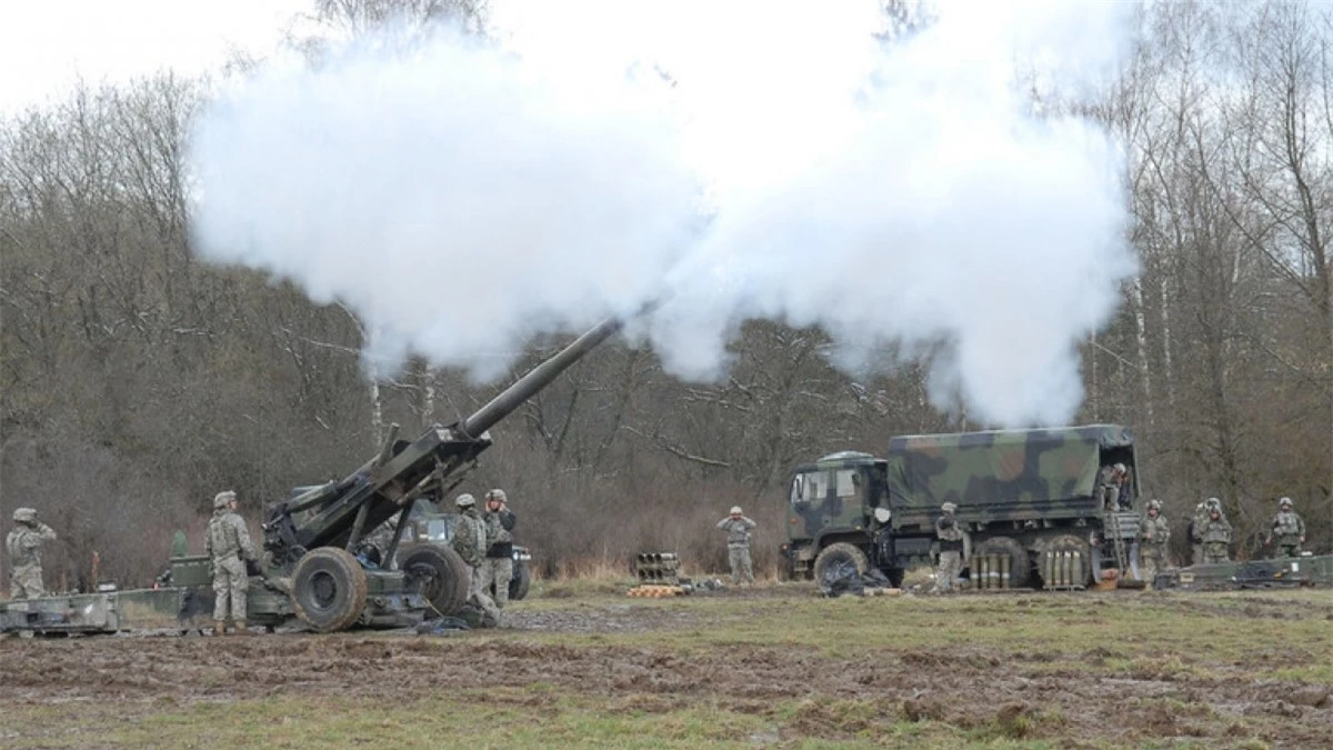 Quân đội Mỹ sử dụng lựu pháo trong cuộc tập trận tại Grafenwoehr, Germany năm 2007. Ảnh: US Army