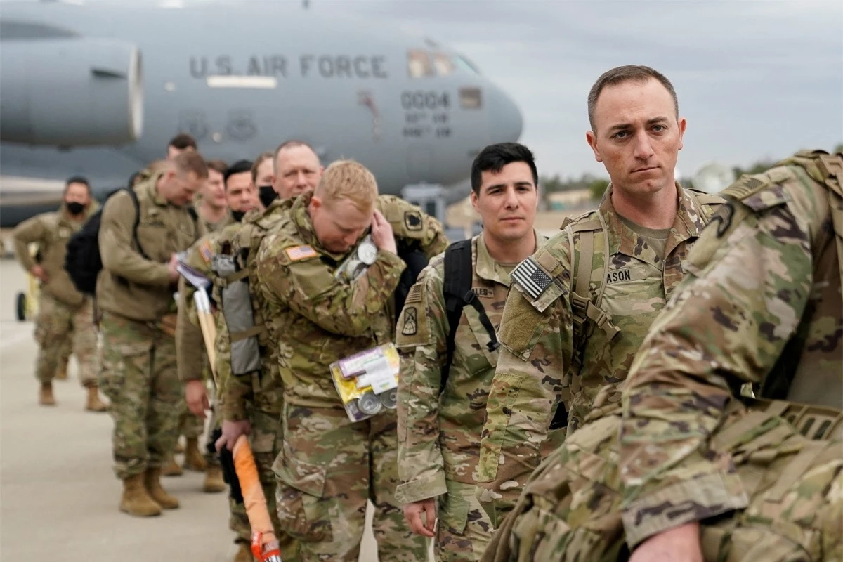 Quân đội Mỹ được điều động tới Đông Âu trong lúc căng thẳng giữa Nga và Ukraine leo thang ngày 3/2/2022. Ảnh: Reuters