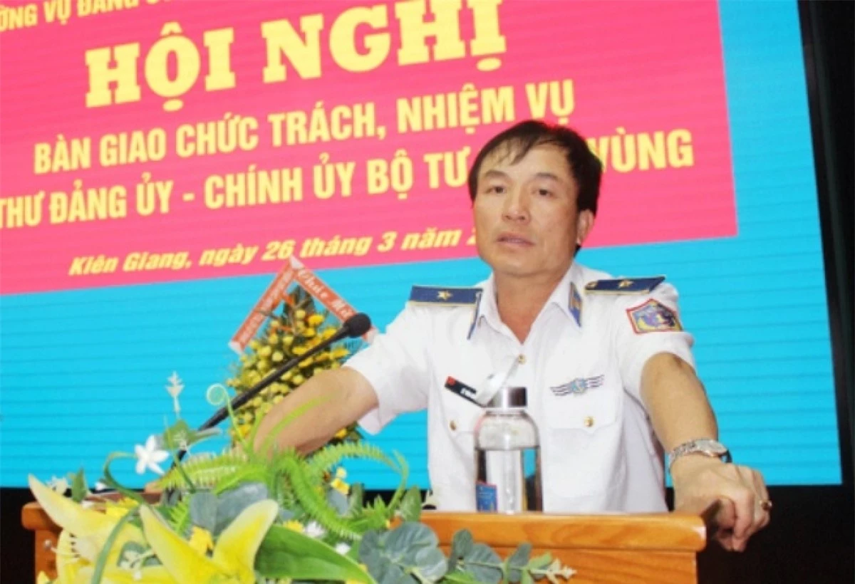 Cùng ngày, lực lượng chức năng khởi tố, bắt tạm giam Thiếu tướng Lê Văn Minh, nguyên Tư lệnh Vùng 4 Cảnh sát biển. Ông Lê Văn Minh bị xác địnhđã vi phạm pháp luật trong việc ký, phê duyệt các văn bản, hồ sơ xử lý các vụ việc, thuê phương tiện và đề nghị thanh toán, rút tiền từ ngân sách nhà nước; nhận hối lộ.