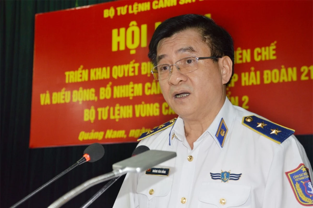 Đồng thời, Cơ quan điều tra bắt tạm giamTrung tướng Hoàng Văn Đồng, nguyên Chính ủy Bộ Tư lệnh Cảnh sát biển về tội Tham ô tài sản.