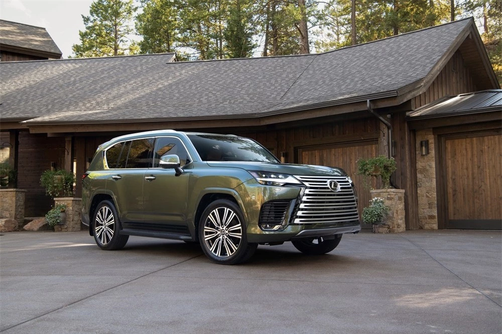 Lexus LX 600 Urban 2022.