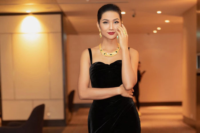 5 tông màu tuyệt vời dành riêng cho những cô nàng sở hữu làn da bánh mật như H'Hen Niê