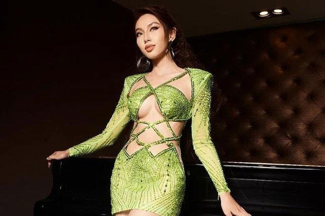 Từ đời thường đến đi sự kiện, Hà Hồ, Minh Hằng đều đang đua nhau lăng xê trang phục màu xanh lá