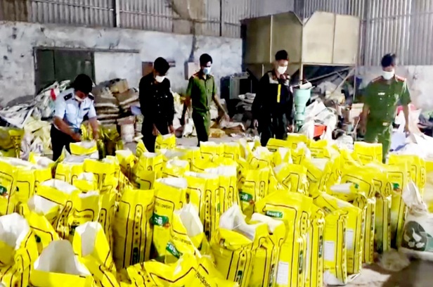 An Giang: Từng bị xử phạt hành chính, công ty sản xuất phân bón tiếp tục chứa hàng hóa không rõ nguồn gốc 