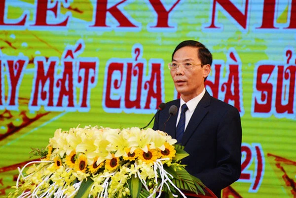 Ông Đầu Thanh Tùng, Phó Chủ tịch UBND tỉnh Thanh Hóa trình bày diễn văn tại Lễ kỷ niệm.