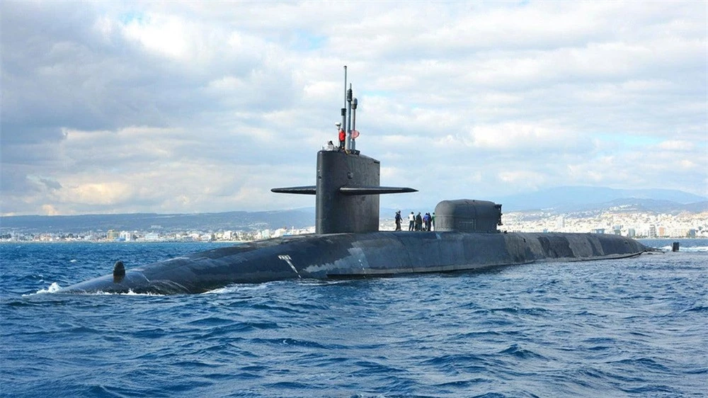 Vài giờ sau cảnh báo của TT Putin, tàu ngầm tấn công Anh-Mỹ lộ sự bất thường: Điều gì đây? - Ảnh 3.