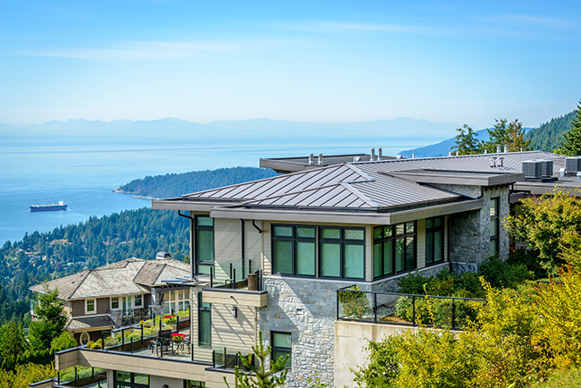 Hình ảnh một căn biệt thự có tầm nhìn hướng biển được giới thượng lưu săn đón tại Vancouver, Canada.