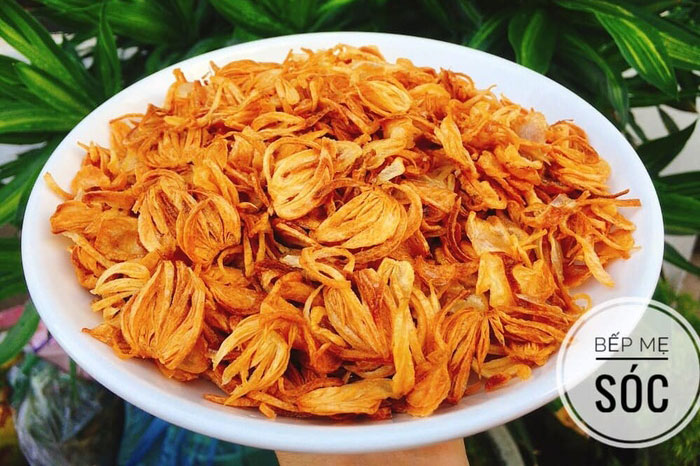 Mẹ đảm chia sẻ cách làm hành phi ngon đúng điệu và mẹo thái hành 'không cay mắt'