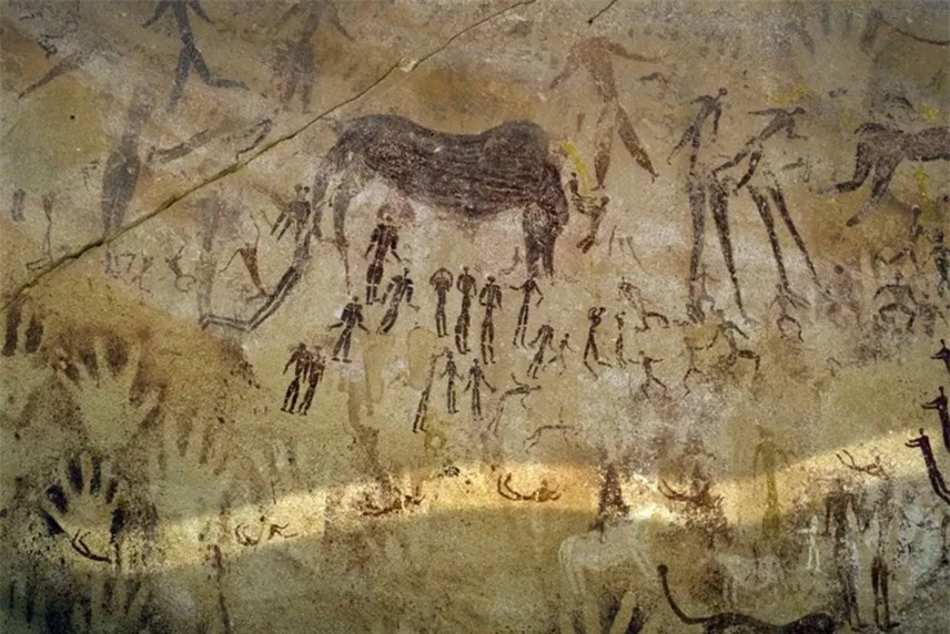 Nghệ thuật tại Hang động của các con thú, Wadi Sura II, sa mạc phía Tây, Ai Cập. Ảnh: The Collector.